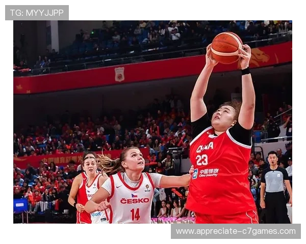 国内篮球联赛季后赛激烈开战明星球员表现抢眼引关注